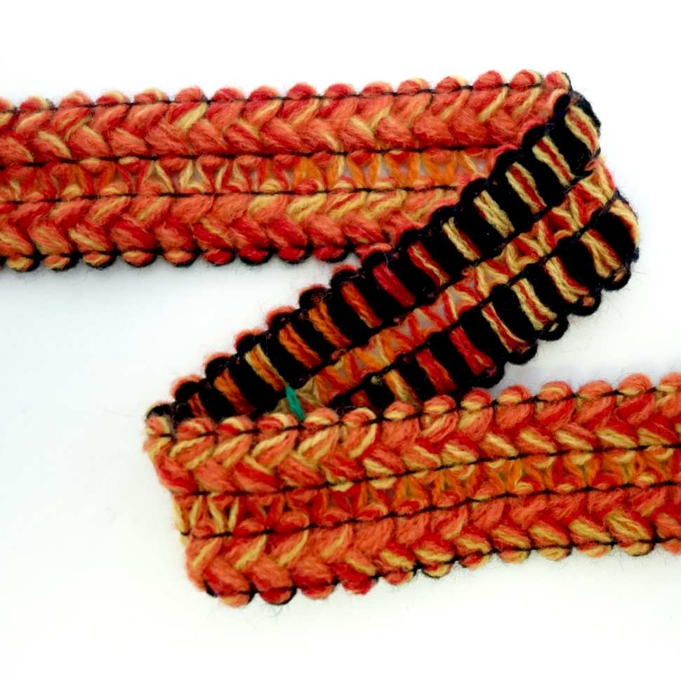 Colorful trim with combination of braided threads
                            on both edges
